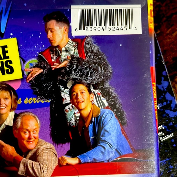 3rd Rock from the Sun Seasons 1 & 2 - Picture 7 of 7